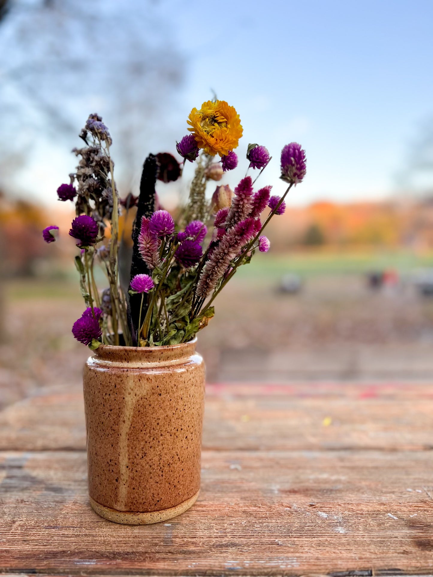 Brown clay drop vase and openwork flowers – HUAKAL